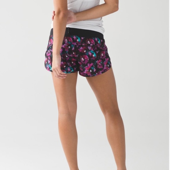 Lululemon Speed Short
Mini Midnight Bloom Black Deep Fuschia / Black - Picture 3 of 9